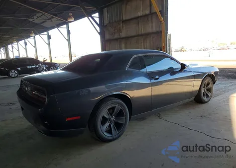 2016 Dodge Challenger Sxt z USA, uszkodzony, nr VIN 2C3CDZAG8GH226007